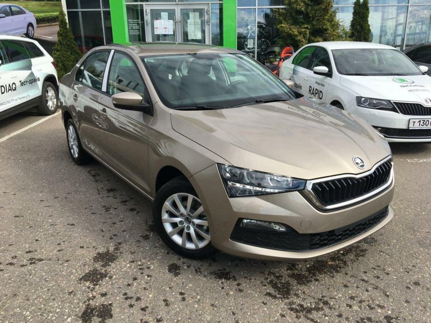 Шкода Рапид 2022 бежевый металлик