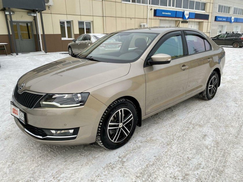 Шкода рапид бежевый