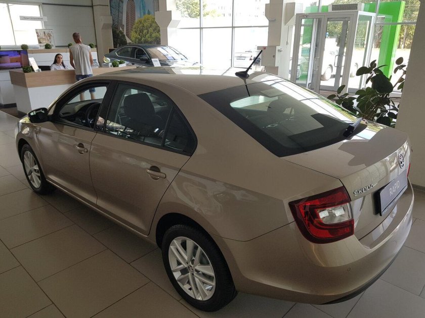 Шкода Рапид бежевый