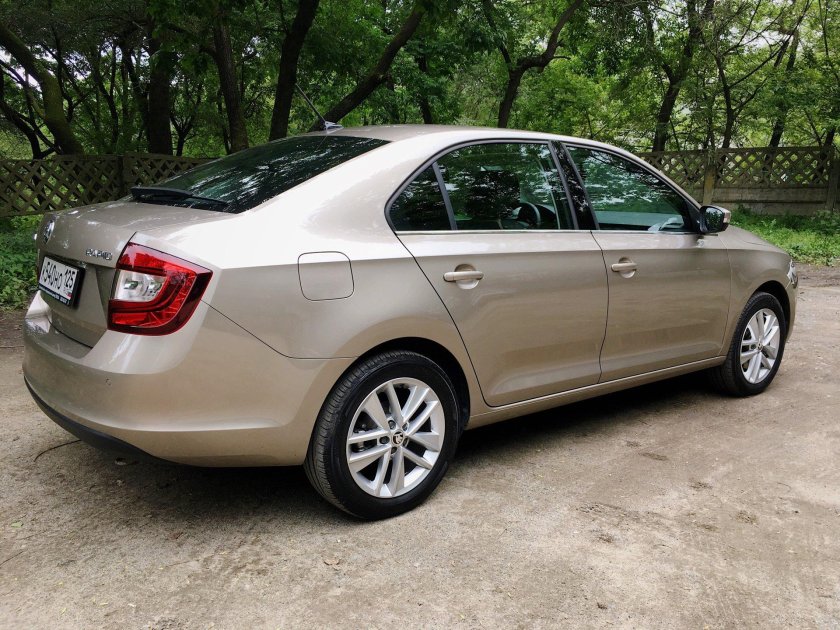 Шкода Рапид бежевый