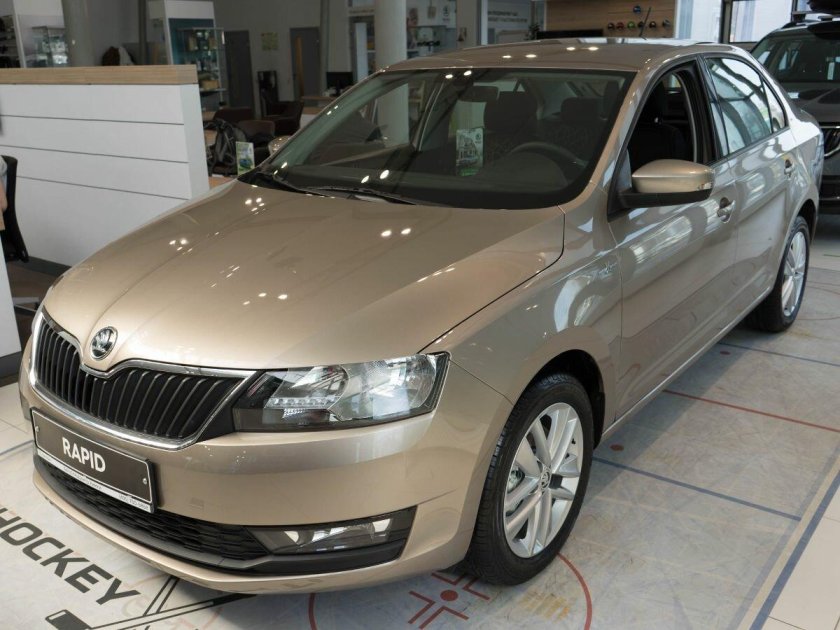 Шкода Рапид 2019 бежевый металлик