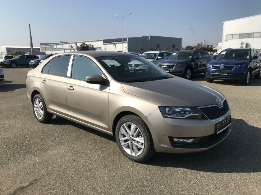 Шкода Рапид бежевый