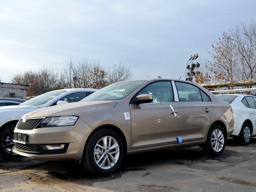 Шкода Рапид 2017 беж