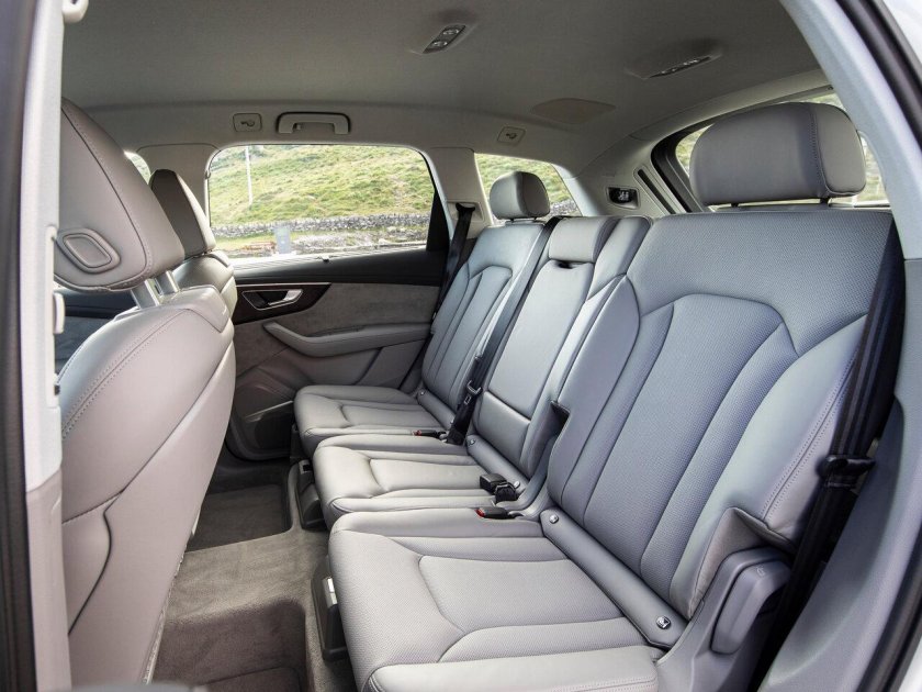 Audi q7 2021 салон сзади