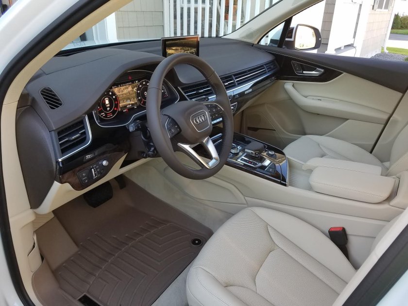 Ауди q5 белая салон