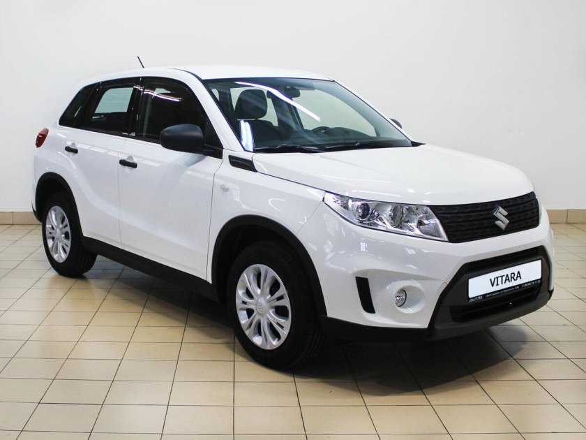 Suzuki Vitara белая