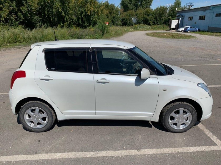 Сузуки белая маленькая