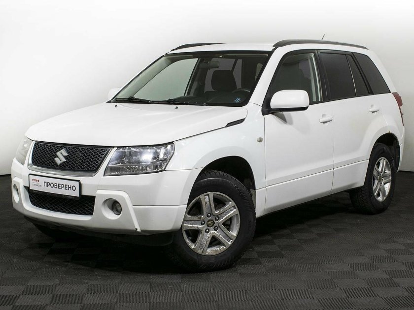 Suzuki Grand Vitara белая