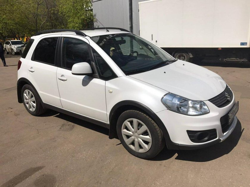 Suzuki sx4 White