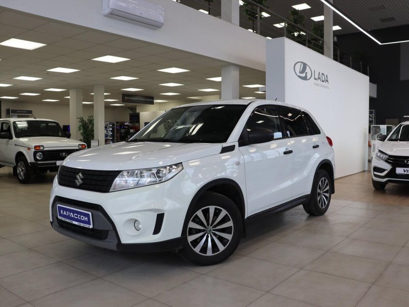Suzuki Vitara белая 2021
