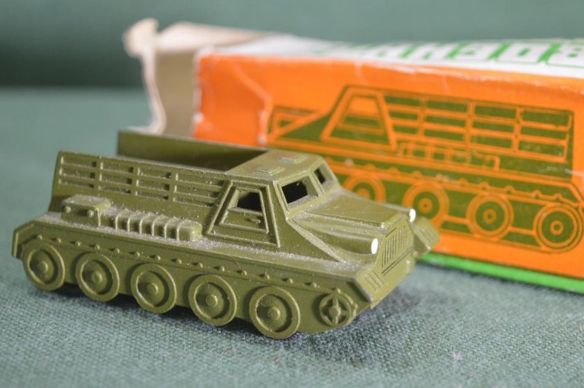 Советская игрушка вездеход