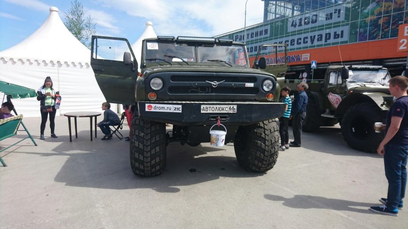 Легковой джип Урал