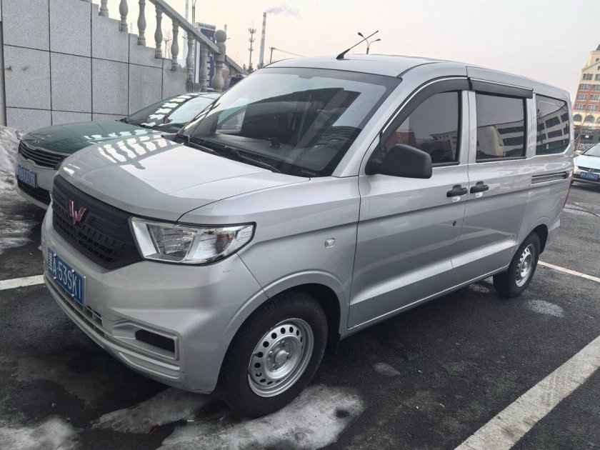 Wuling hongguang v