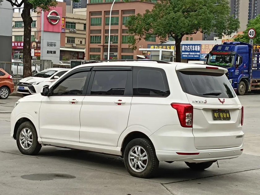 Wuling hongguang s