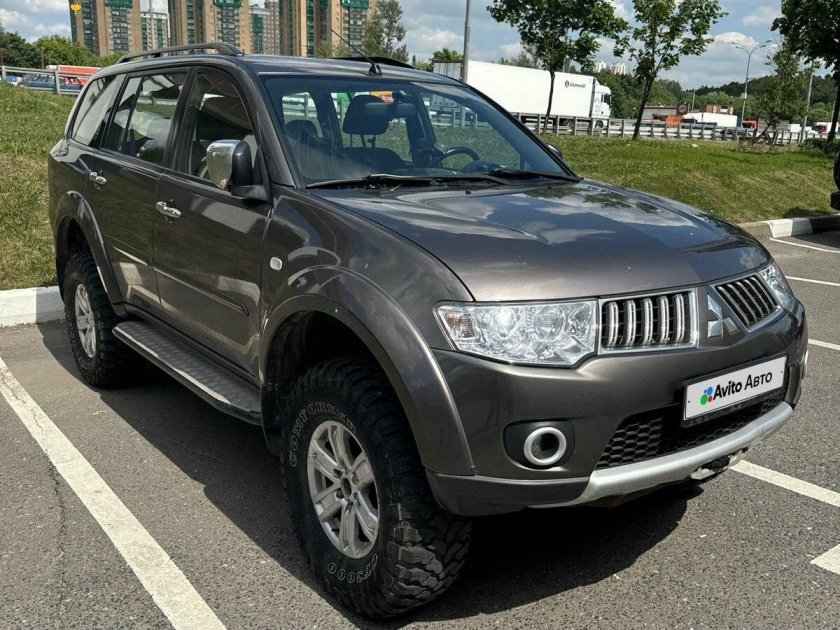 Mitsubishi pajero sport 2012