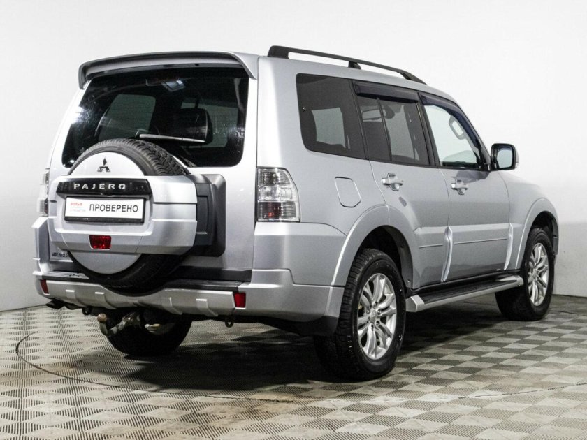 Mitsubishi pajero 2014