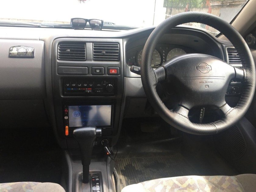 Nissan Pulsar 1999 салон