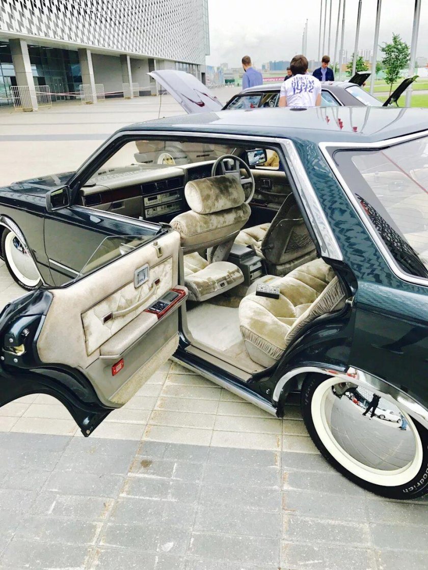 Nissan Gloria 83 года