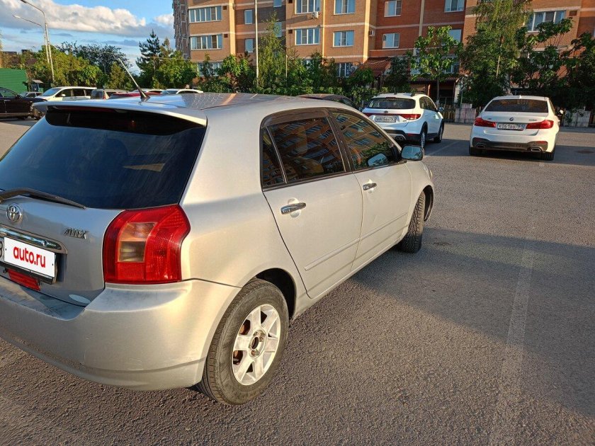 Toyota corolla runx 2001