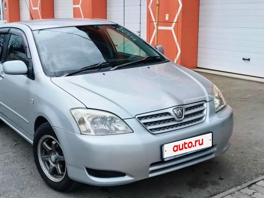 Серебристая тойота