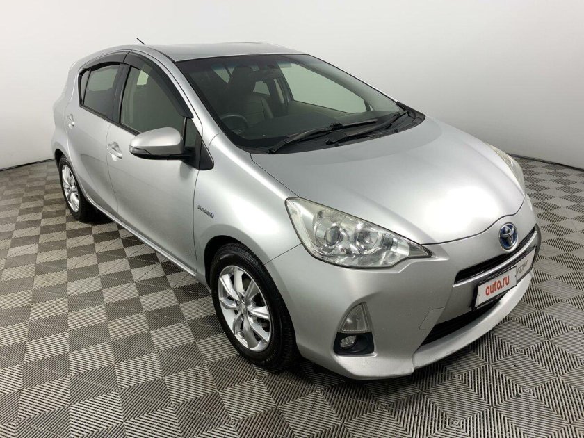 Тойота аква 2013