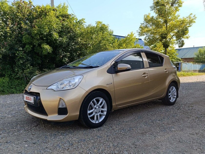 Тойота аква