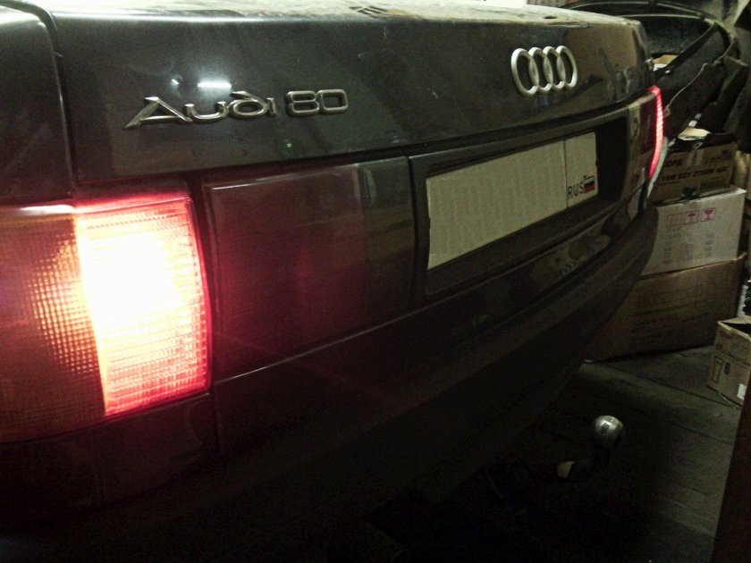 Задний габариты Ауди 80 б3