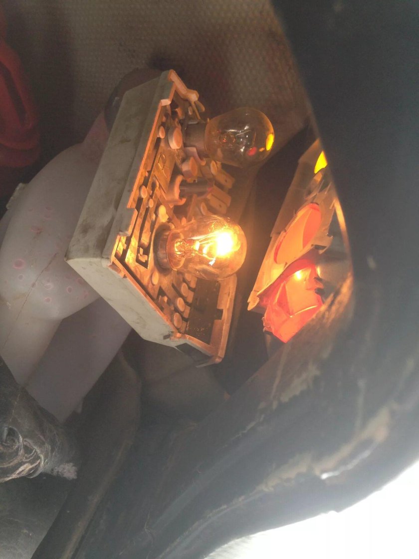 Стоп сигнал Ауди 80 б3