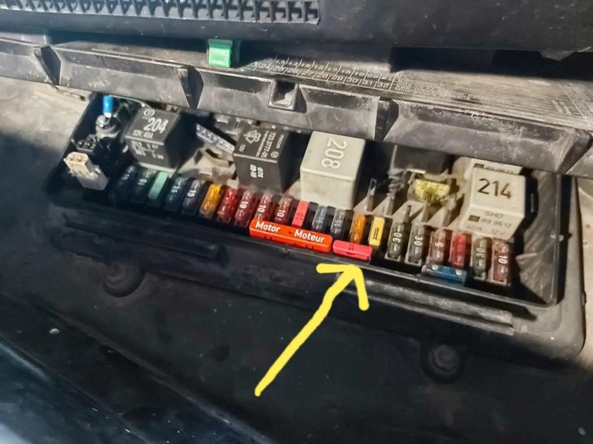 Предохранитель на сигнал Ауди 80 б4