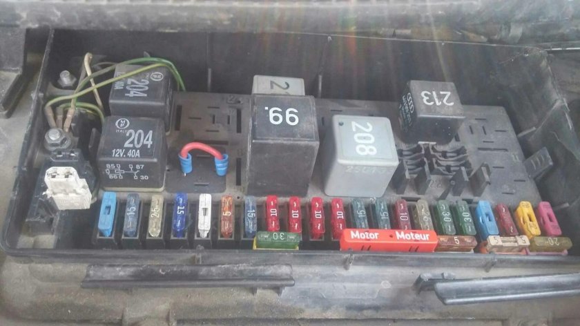 Блок реле Ауди 80