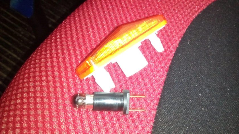 Audi 80 габаритная лампа