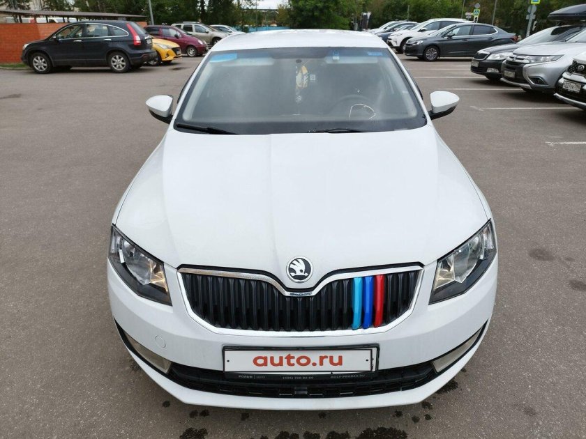 Белая шкода октавия