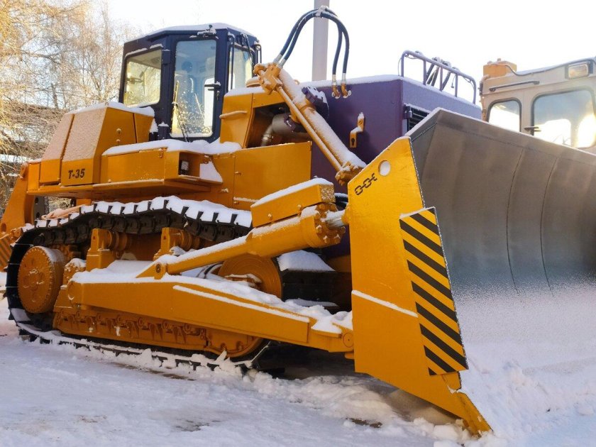 Трактор с бульдозерным и рыхлительным оборудованием / марка т-15.01 ЯБР-1