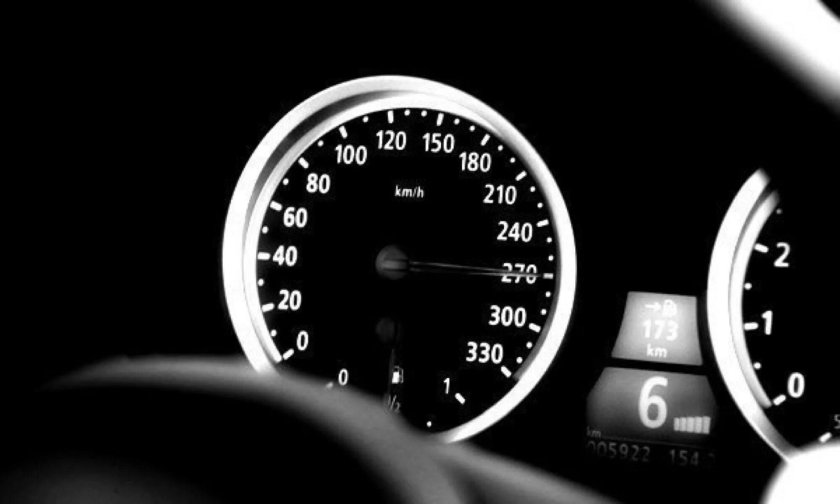 Спидометр 300 км/ч