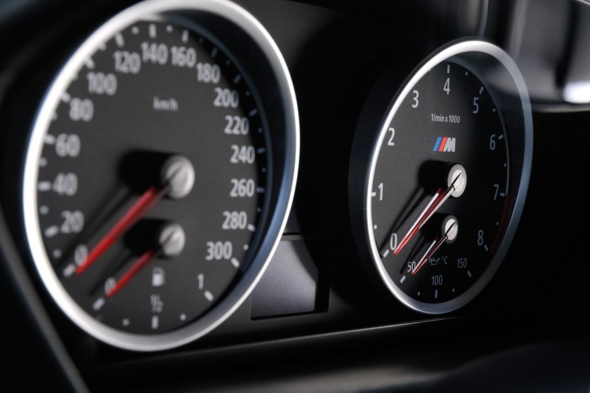 BMW x6 спидометр