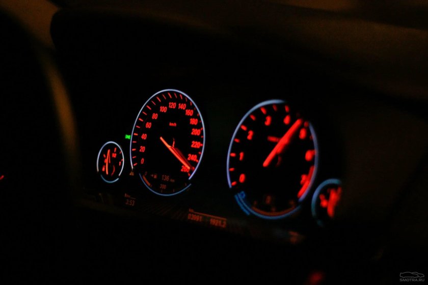 Спидометр БМВ скорость 200