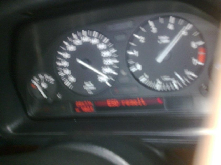 БМВ е34 на скорости