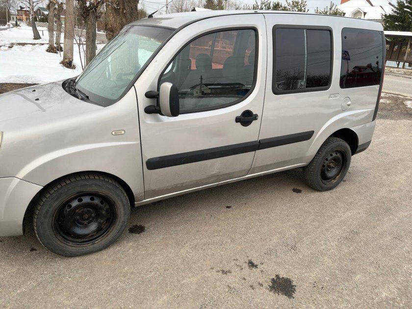 Фиат добло серебристый 2003