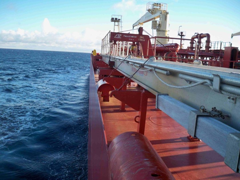 Танкер с нефтью