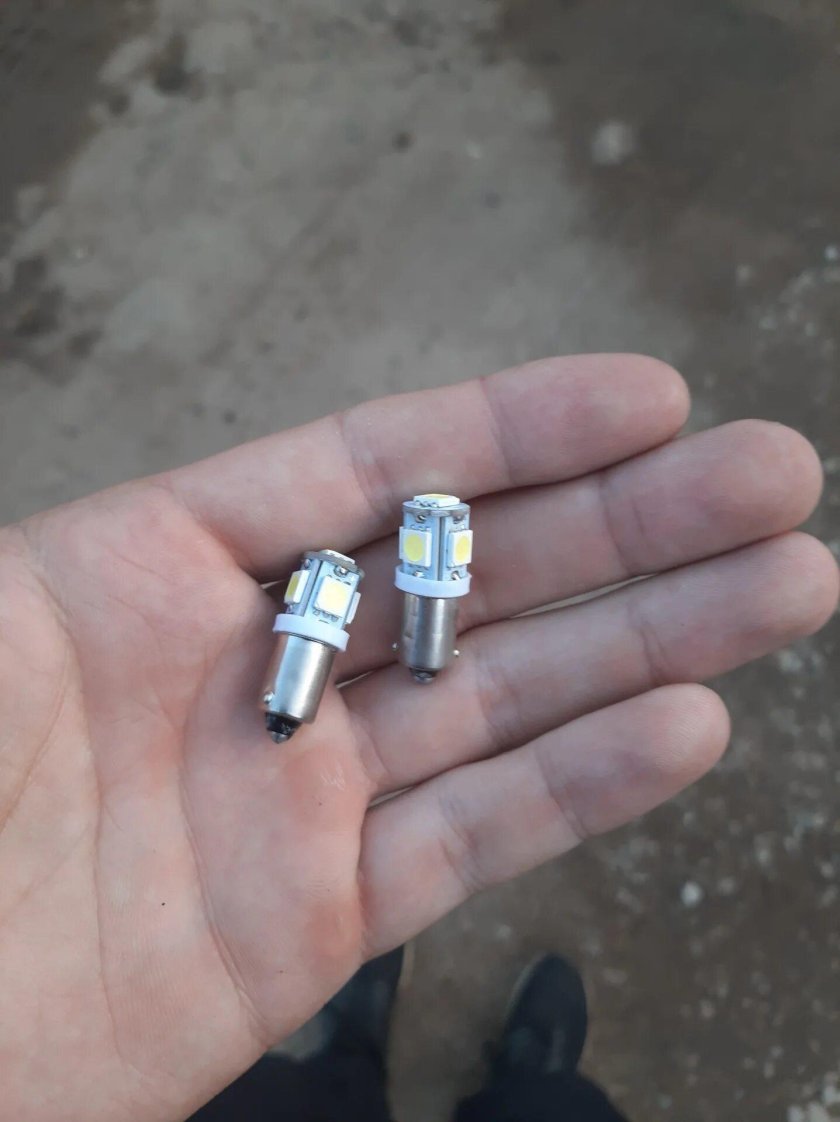 Лампа габаритная Рено Сценик 2