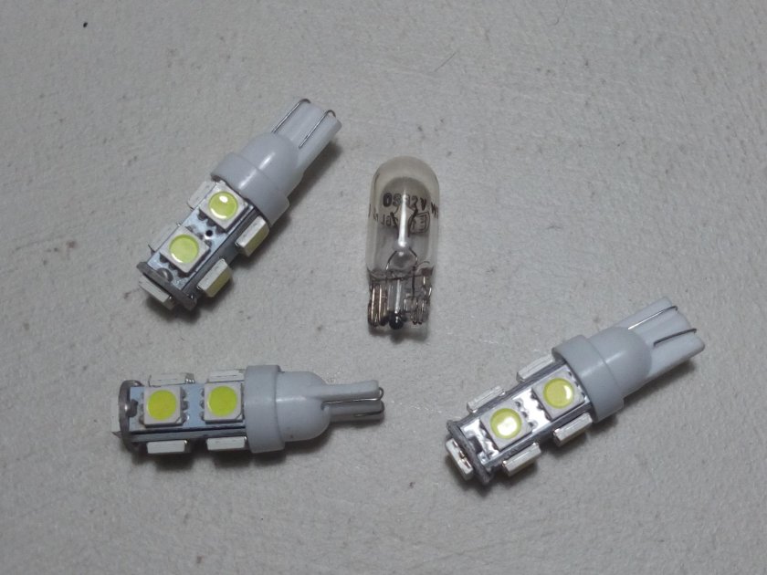 Лампа габаритная Рено Сценик 2