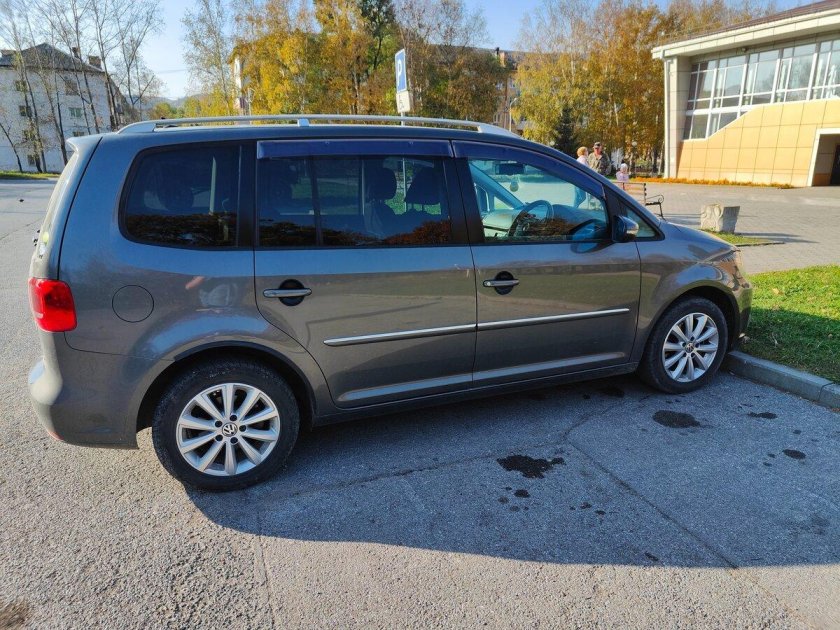 Volkswagen touran i