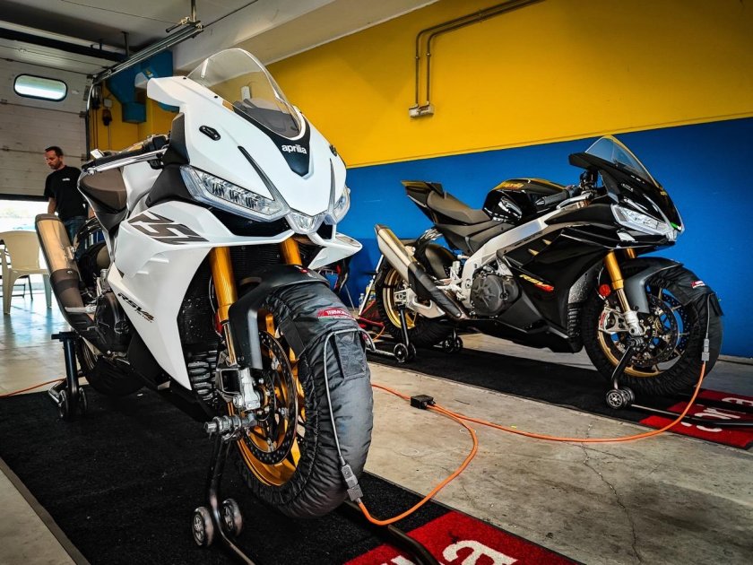 Aprilia rsv 4 1100 factory