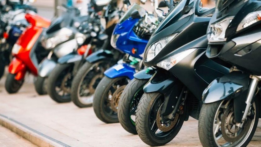 Скутеры в ряд