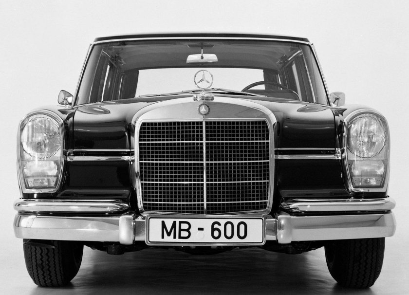 Mercedes-Benz 600 w100
