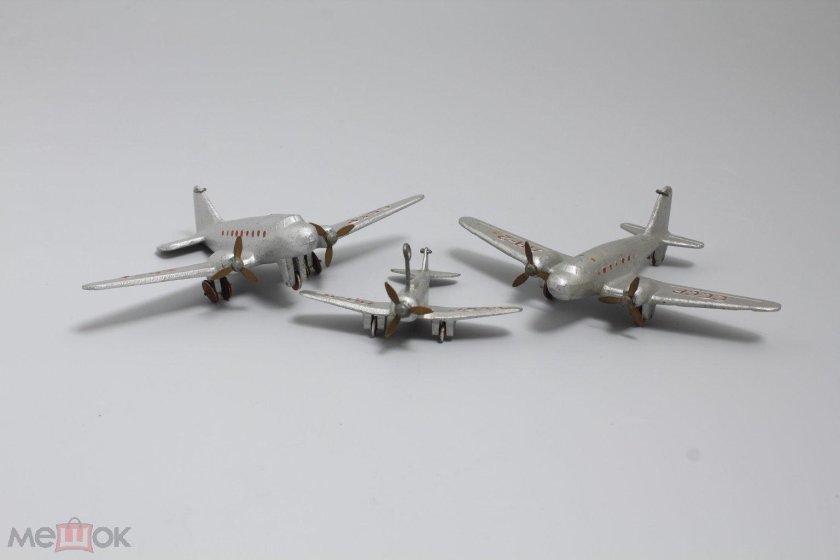 Игрушка самолет