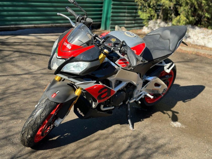 Aprilia tuono v4 factory