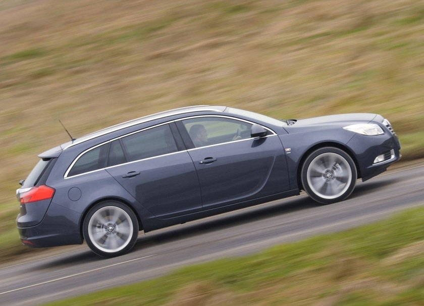 Опель Инсигния универсал 2010