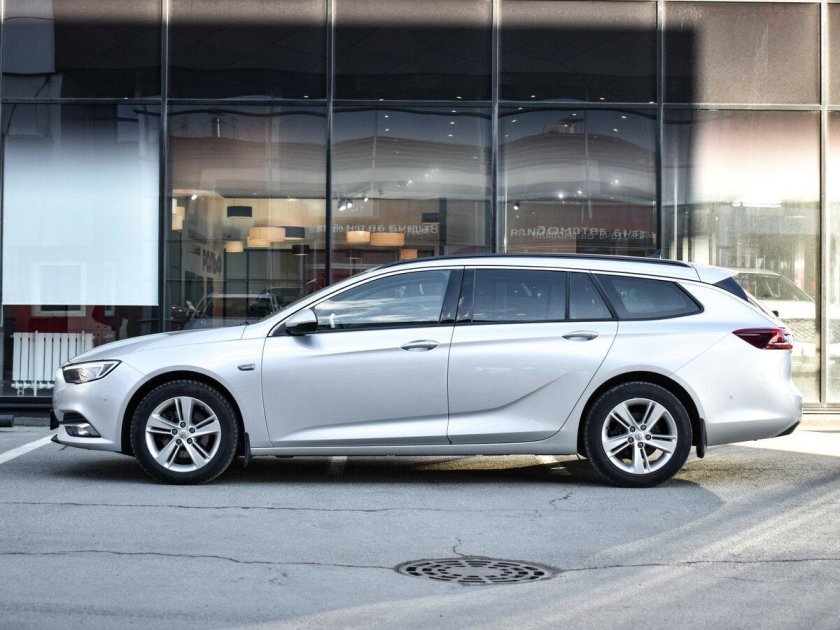 Опель инсигния универсал 2020