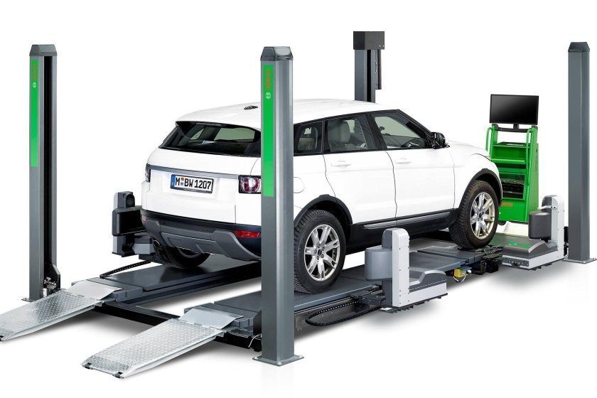 Машина на подъемнике